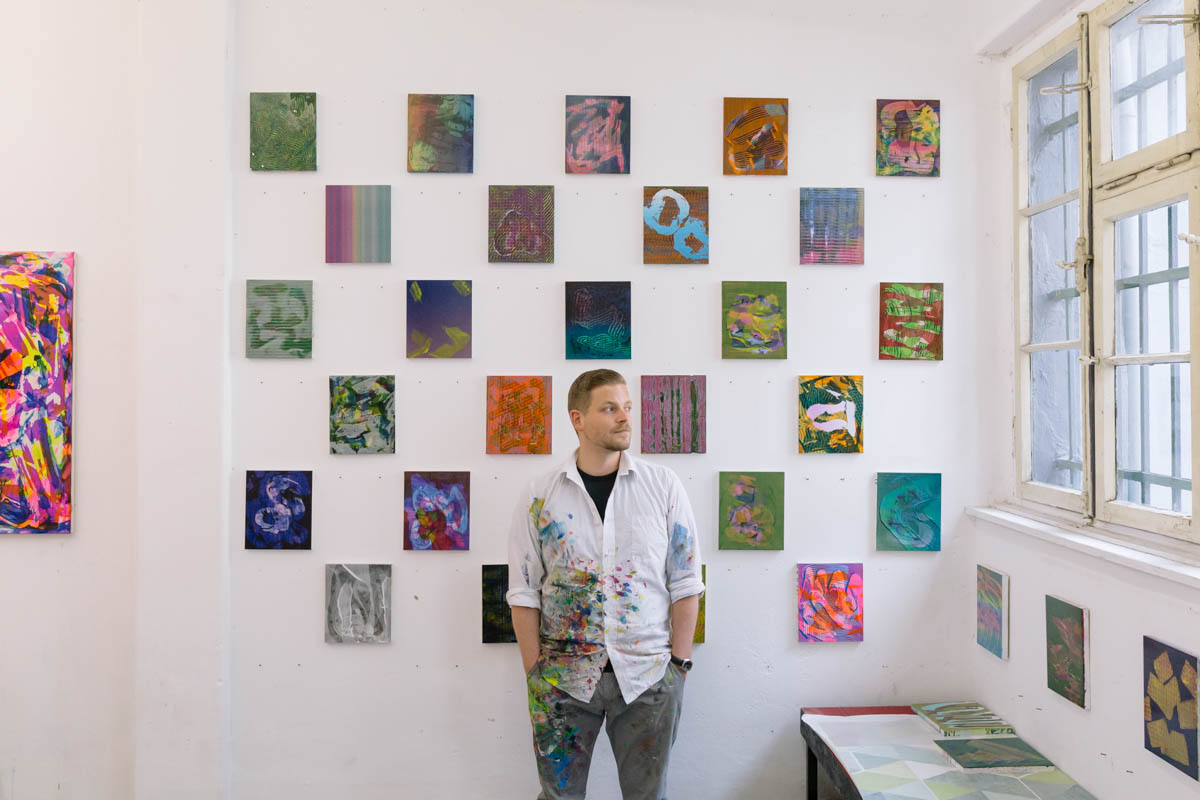 David Mellin im Atelier. Foto: Monika Hanfland