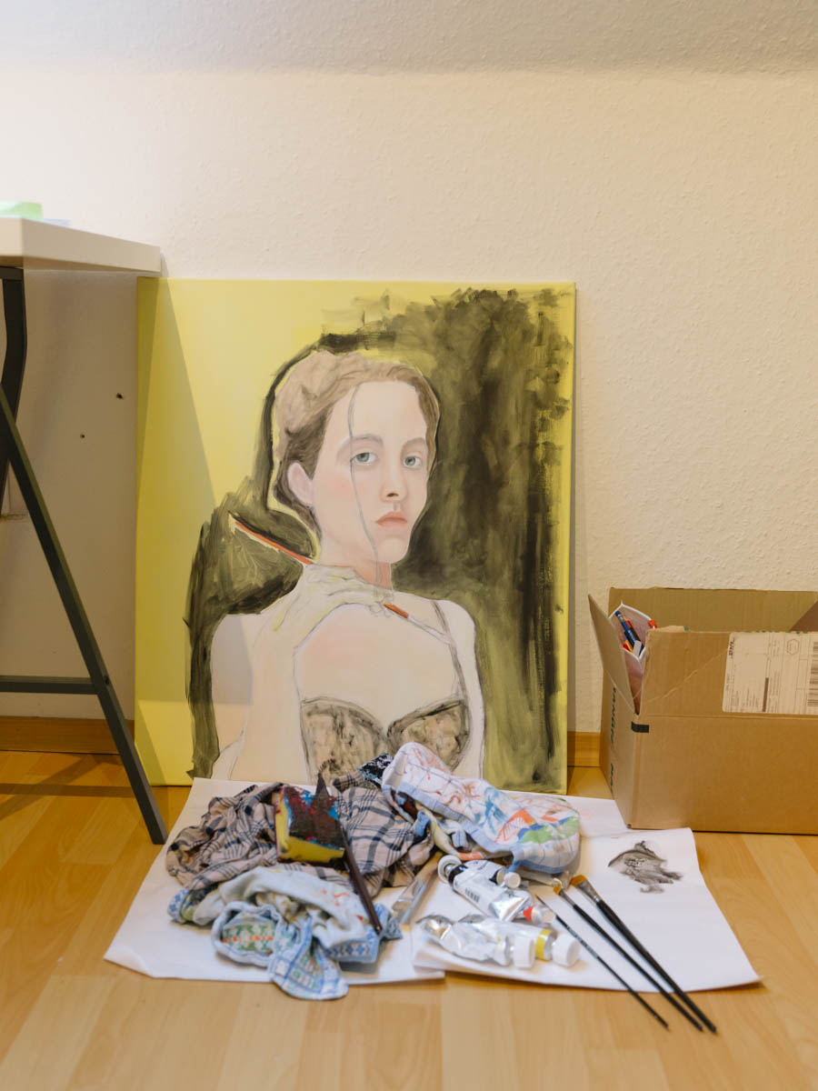 Lisa Grätsch im Atelier. Foto: Monika Hanfland